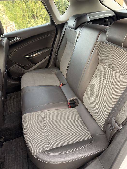 Opel Astra J 2010 A13DTE с ксенони !ТОП СЪСТОЯНИЕ!