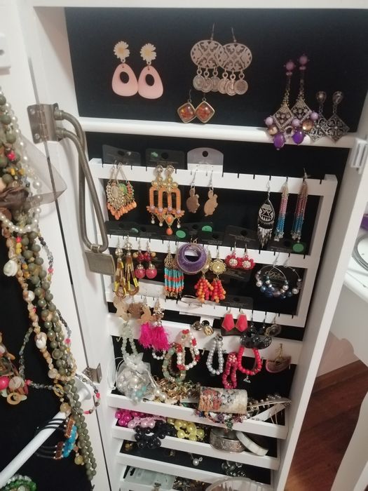 Vind cercei bratari si margelute diverse modele