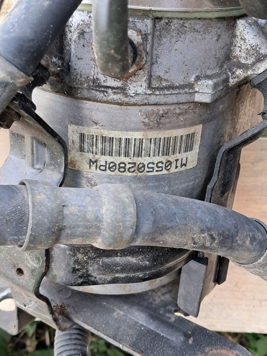 Vand pompa de servo sh , doua fuzete spate Noi si o roata de rezerva