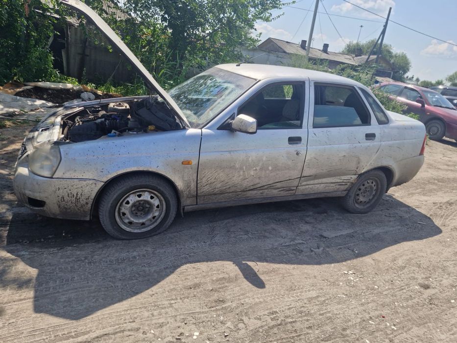 Продам приору в поный разбор