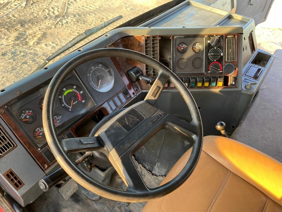 Тягач полноприводный  хово