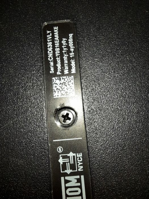 Laptop HP cu procesor  i7 6500u,2 plăci video ,model 15-ay008nq