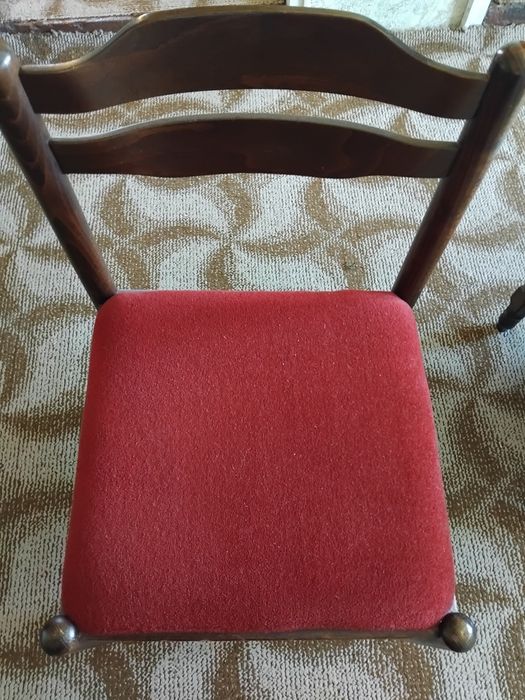 Столове трапезни с мека седалка