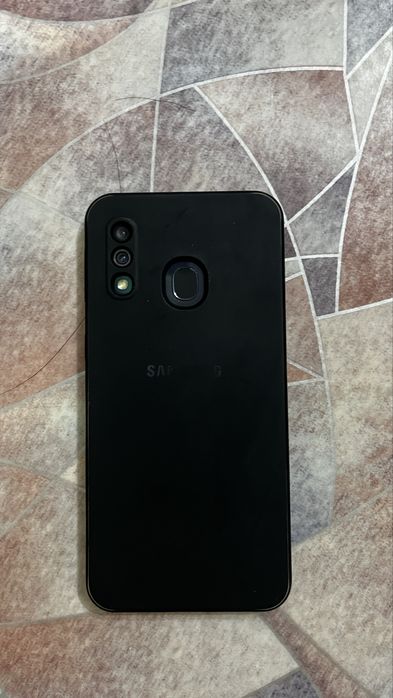 Продам самсунг А40