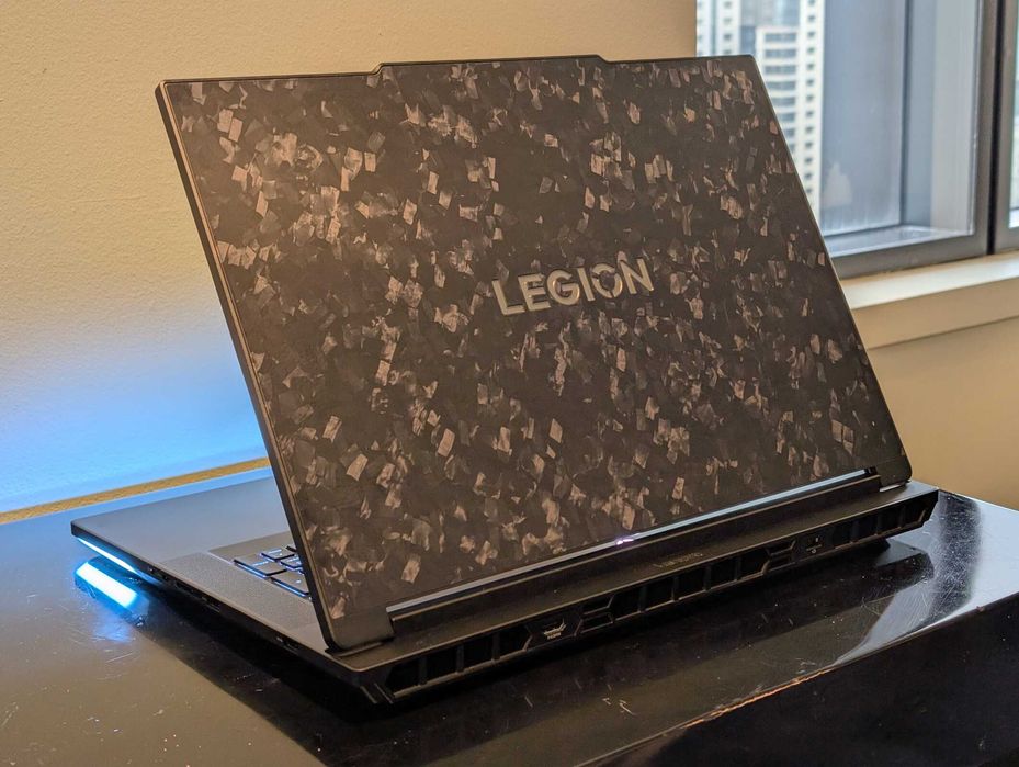 Laptop Gaming Lenovo Legion 9 18IAX10 18" Ultra 9 32GB RTX 5080 1TB