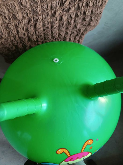 Надуваема топка за скачане и детски пъзел килим с букви