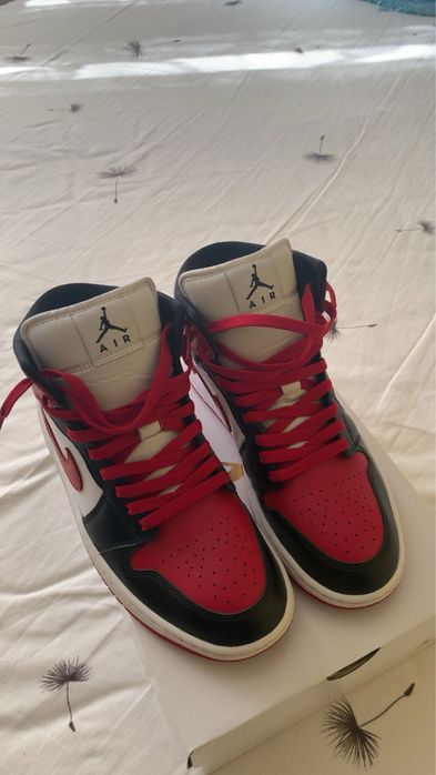 Jordan 1 Mid Mărimea 41