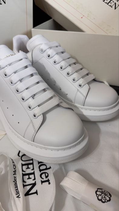 Adidasi A M  - marime 43, piele naturala, full box (Valentino)