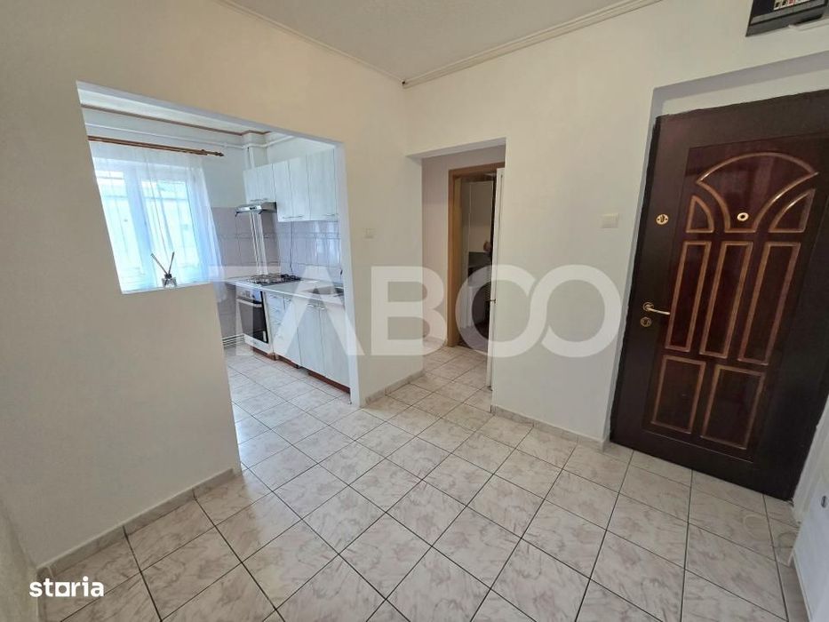 Apartament 2 camere de vanzare mobilat pivnita balcon Siretului Sibiu — fotografia 2