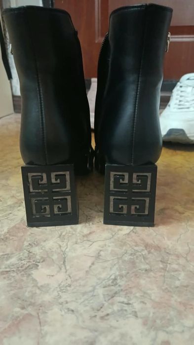 Продам женские сапоги