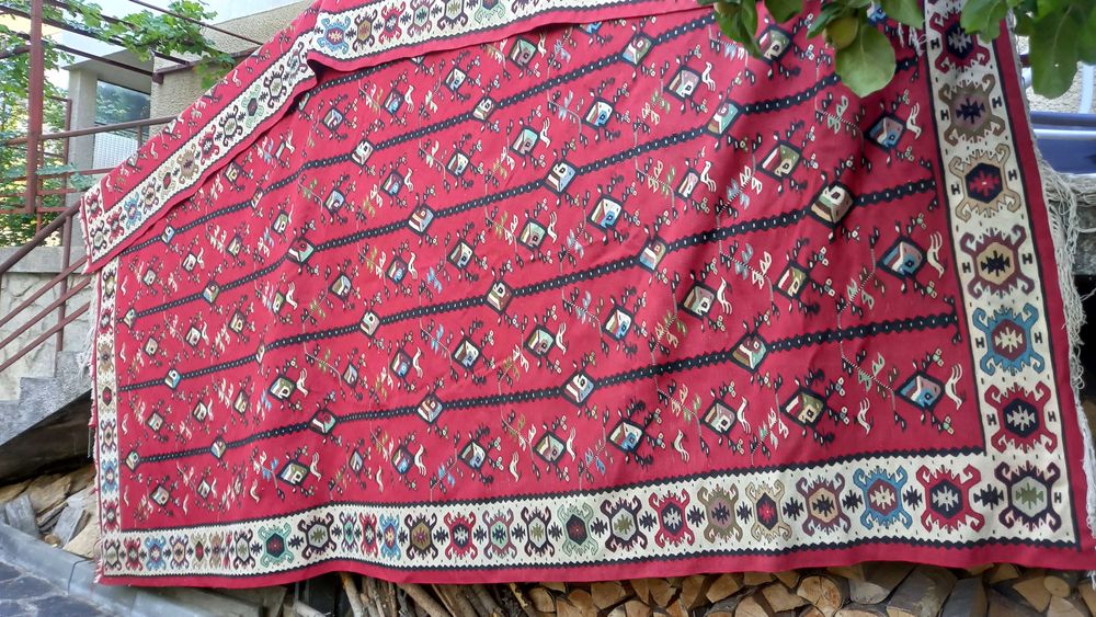 Чипровски килим - Нов, неизползван - 2,6 х 3,2 м