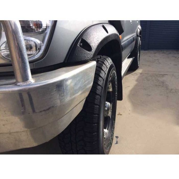 Overfendere aparatori de noroi Nissan Patrol Y61 (GU) 1997-2004