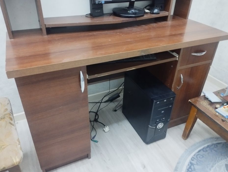 Продается итальянская горка и компьютерный стол