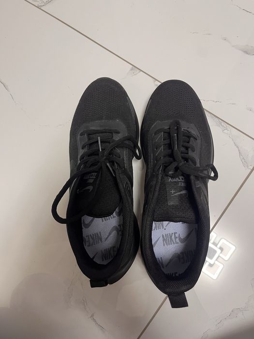 Чисто нови маратонки NIKE