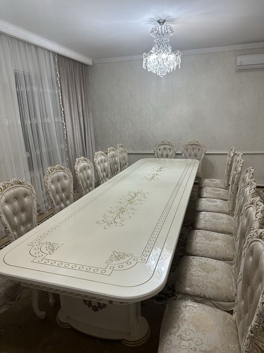 Стол және стулья сатылады