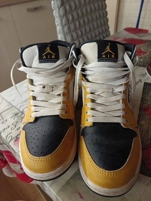 Продавам Джордан ки 41 номер от 300 на 150 лв