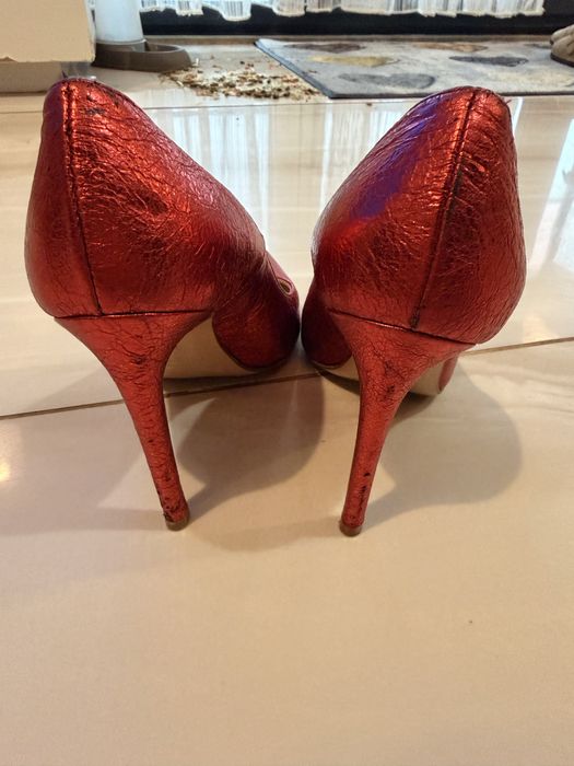 Обувки с висок ток