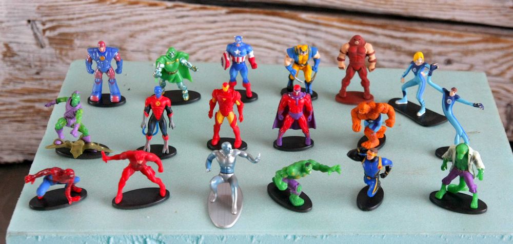 MARVEL 2008 Киндер Сюрприз фигурки Пълна серия шоколадови яйца 18 бр.