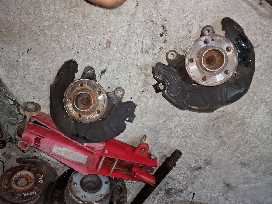 Fuzeta rulument fata stanga dreapta  mercedes vito v class w447