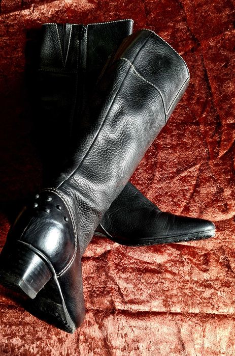 Сапоги женские  продаются