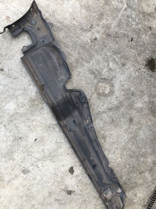 scut lateral stanga volkswagen touareg 2012