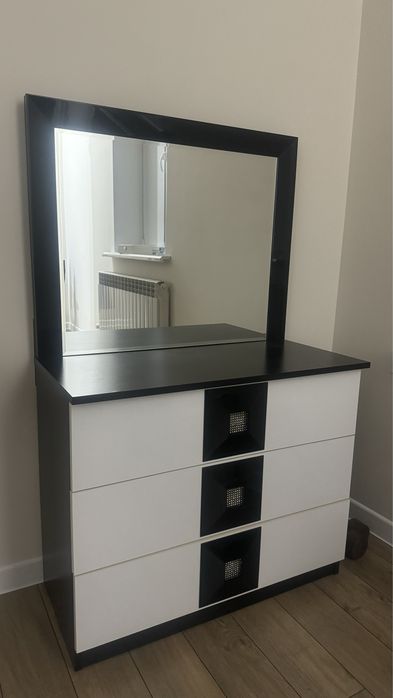 Продаетс шкаф-купе и комод