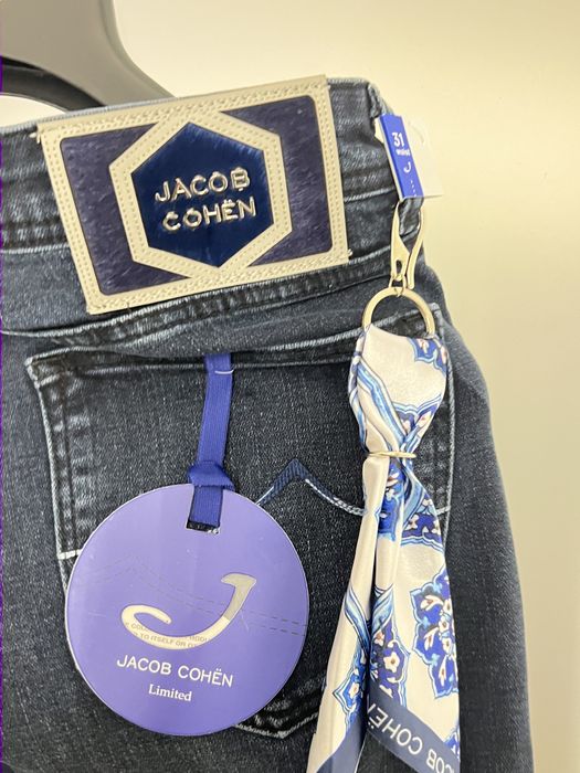 Нов модел дънки JACOB COHEN.С етикети всичко от до.Всички размери.