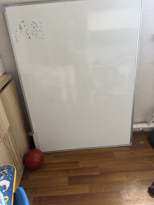 Продам меловую маркенрую доску 120/90