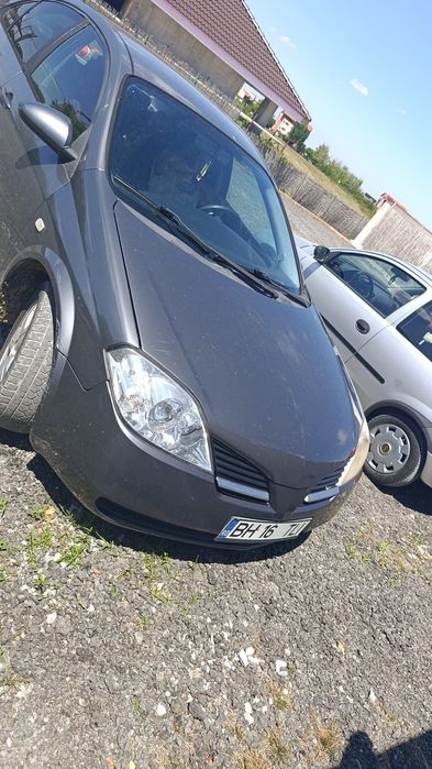 Vand  mașina Nissan
