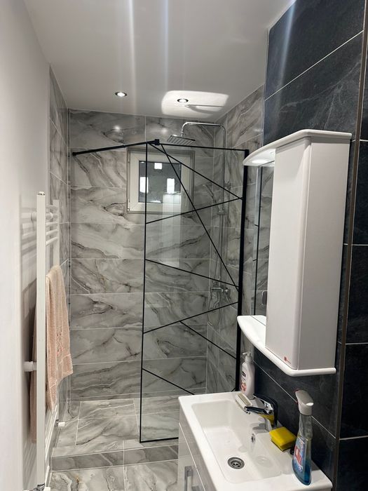 PROPRIETAR   vand apartament  in centru