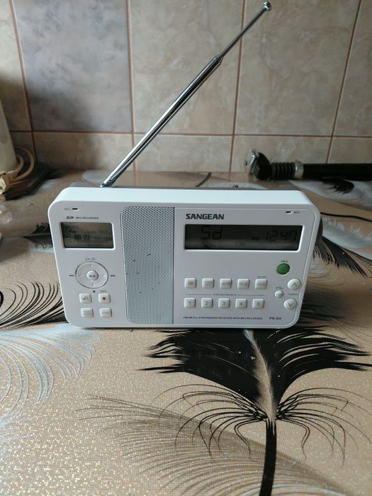 Vind radio portabil și la curent Sangean PR-D8,model foarte rar