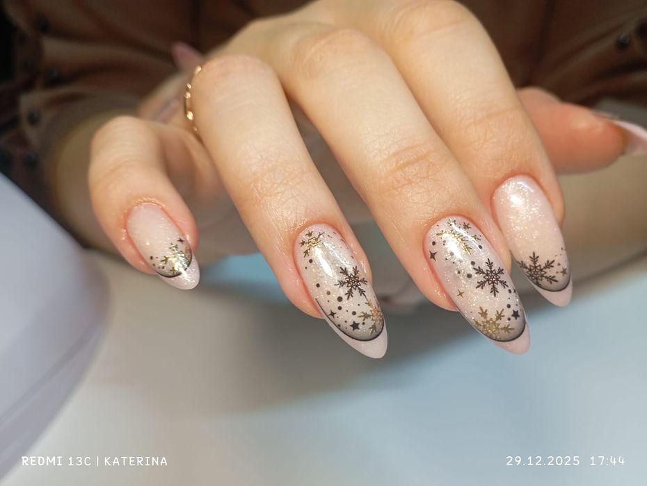 Наращивание, маникюр, гель.