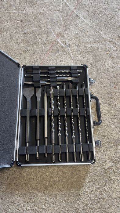 Vand roto percutor Makita si trusa de burghie si dalti