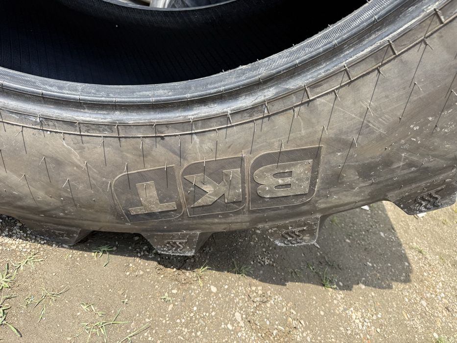 520/85r42 bkt