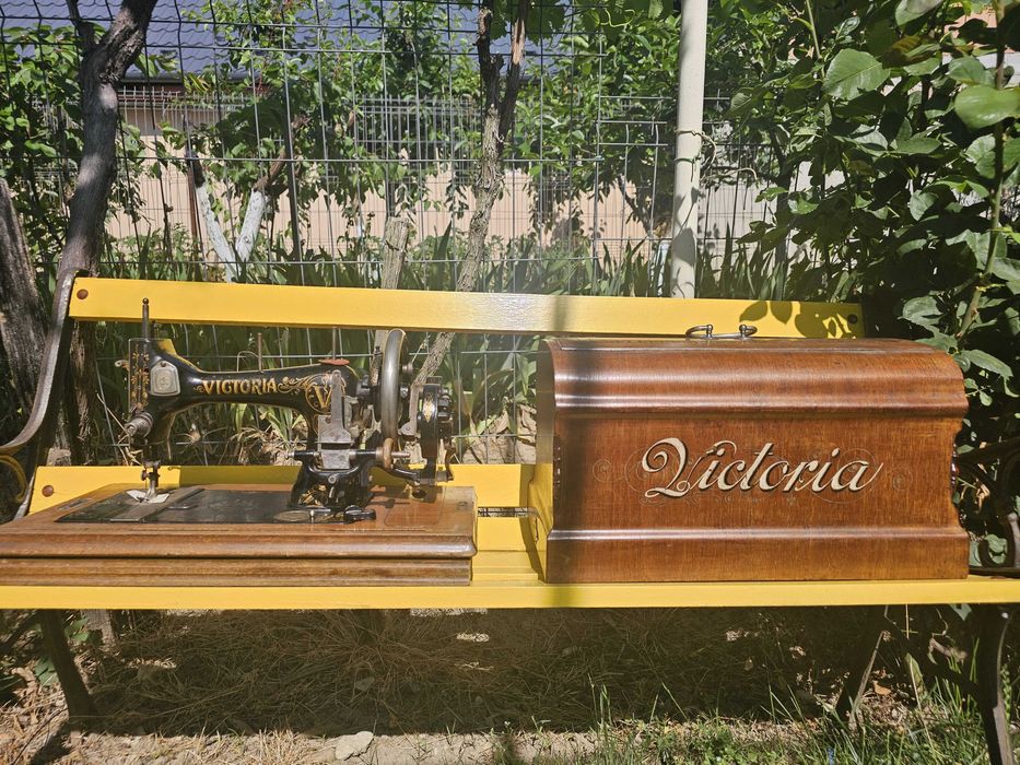 Masina de cusut Victoria antica