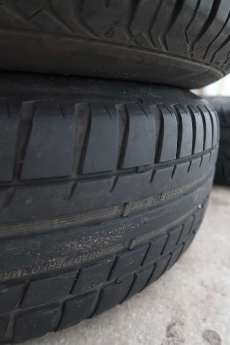 Jante cu cauciucuri de vara si piulite