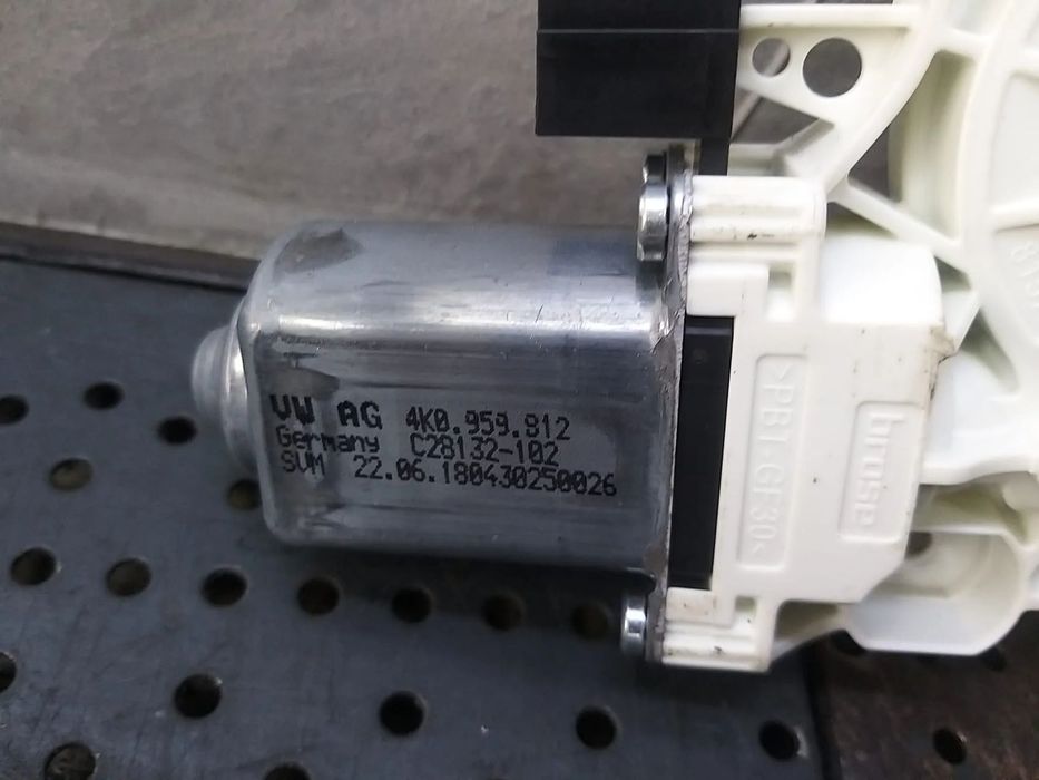 Motoras macara dreapta spate audi a6 c8 4k 4k0959812