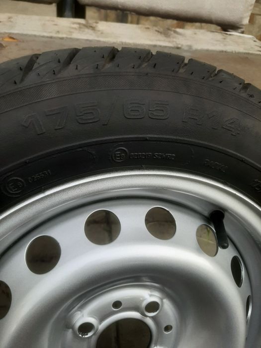 Продам 2шт 175 65 r14 Ваз