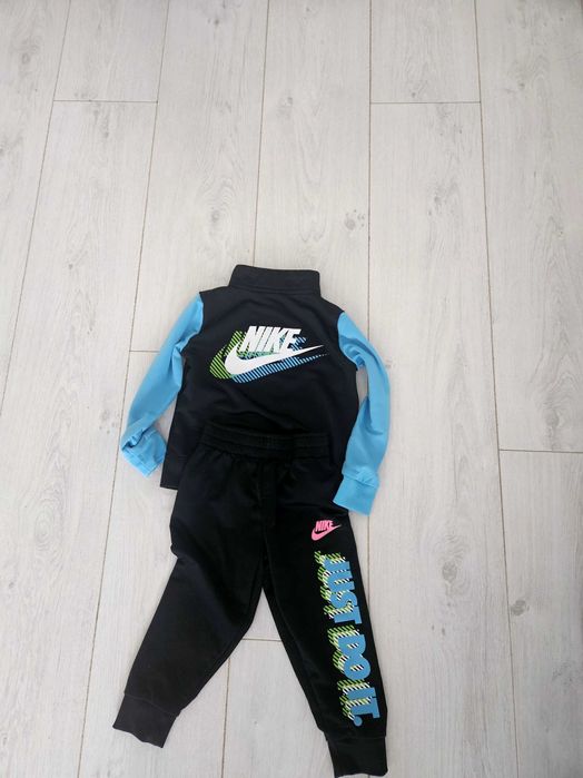 Спортен  екип  nike размер 86-92