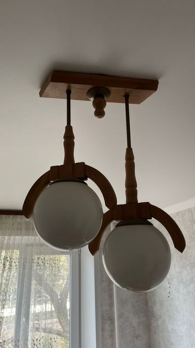 Продам 2 люстры.