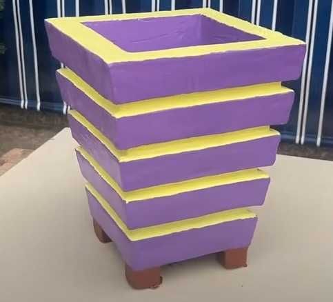 Ghivece pentru flori cu drenaj