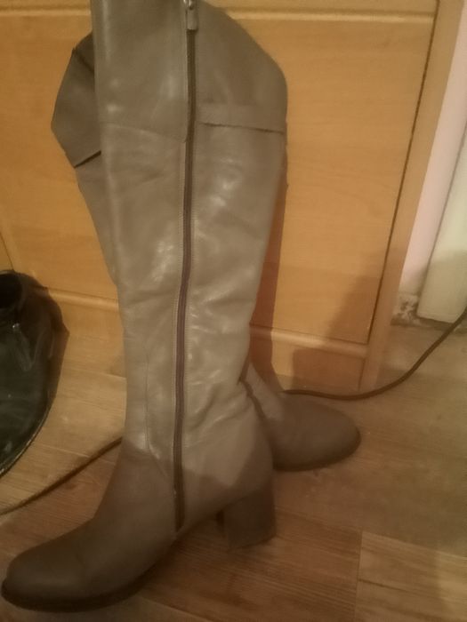 Аяқ киімдер сатылады. Продаёться.