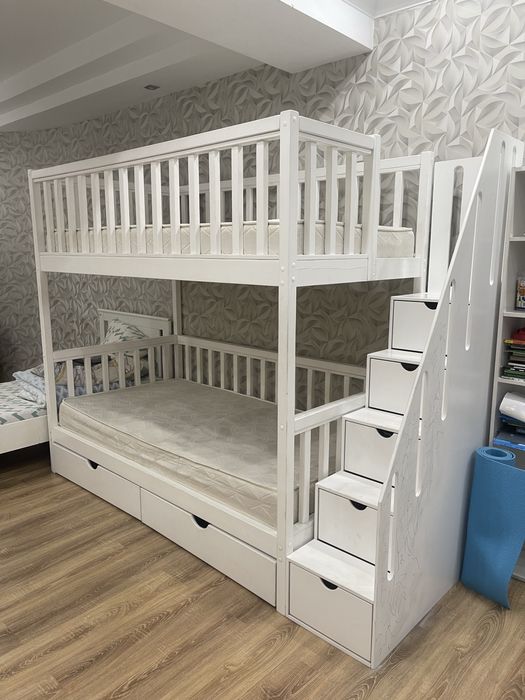 Продам двухярусную кровать