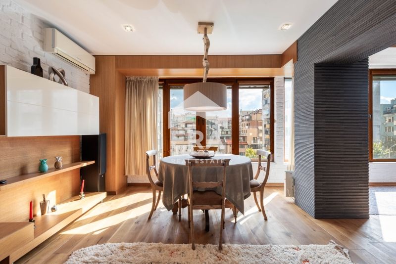 Продава се Двустаен апартамент в Варна, Център - 60 кв.м за 4834 €/кв.м - Снимка #1