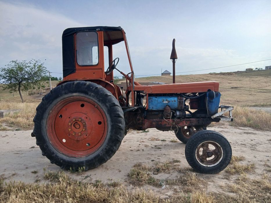 Traktor 28 va tilichka sotiladi narxi 40 million soʻm. Radnoy