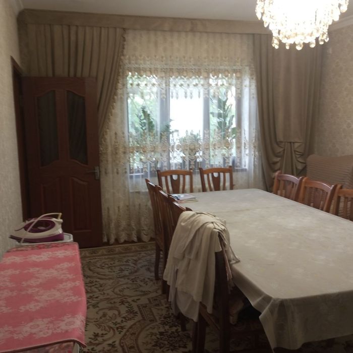 Яшаш, офис, магазин ва турли хизмат курсатиш учун уй сотилади.