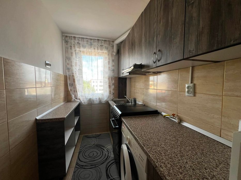 Propietar inchiriez apartament zona INTIM