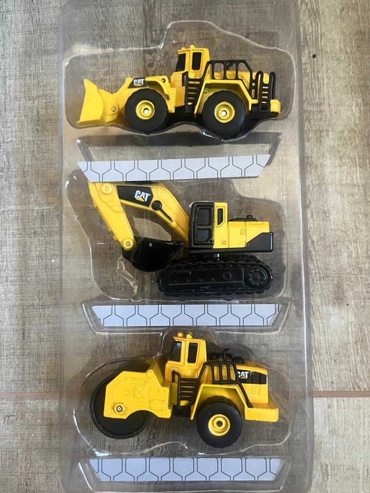 Детски играчки и макет на хеликоптер от Ревел