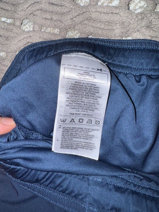 Къси гащи adidas Размер S! Чисто нови!