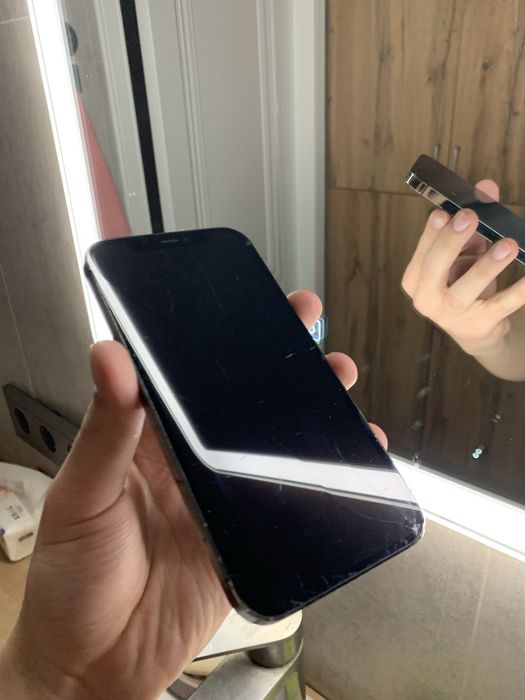 Айфон 12 про 256 гб срочно продаю